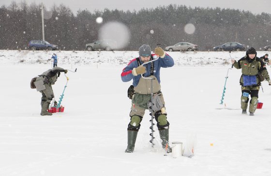 На Чыгірынскім вадасховішчы прайшоў 1-ы этап Чэмпіяната Рэспублікі па лоўлі рыбы на мармышку з лёду