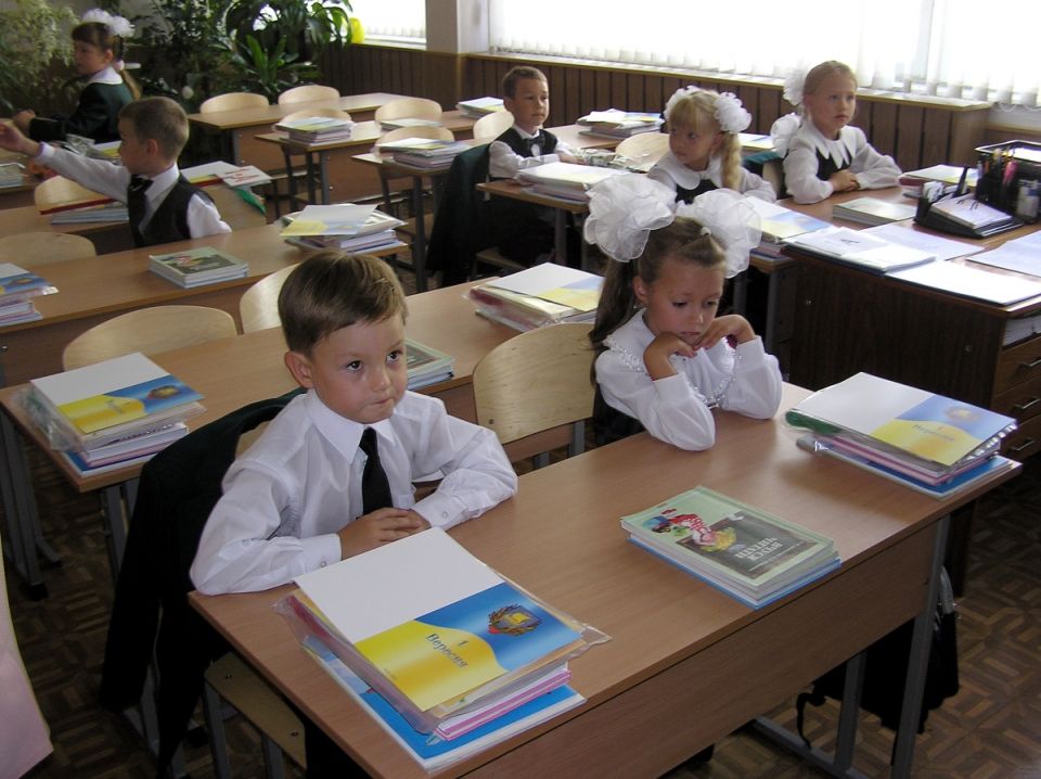 “Раньше 9 часов уроки начинать не надо” – Лукашенко поручил пересмотреть график работы школ