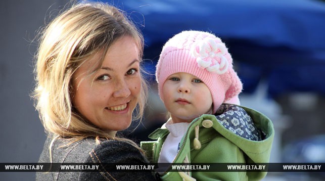Размеры пособий семьям с детьми увеличиваются в Беларуси с 1 августа