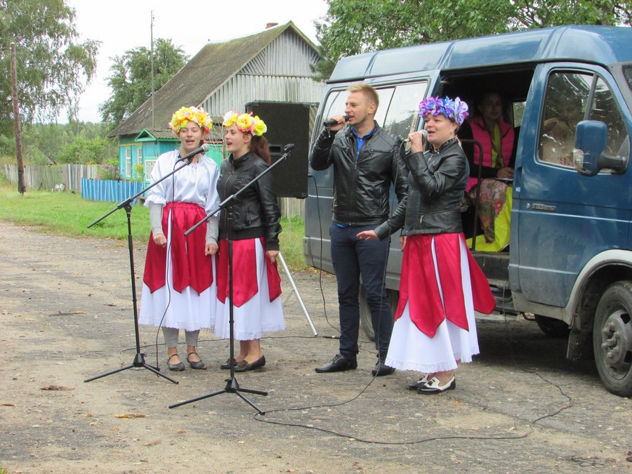 Культработники Кировщины с концертами посещают отдаленные населенные пункты района