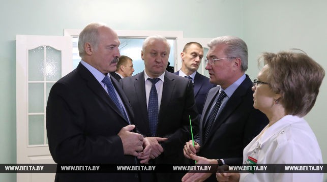 Лукашенко потребовал обратить более серьезное внимание на медучреждения в районах