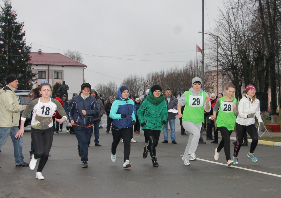 Традиционный легкоатлетический забег “Новогодняя миля — 2018” прошел в Кировске