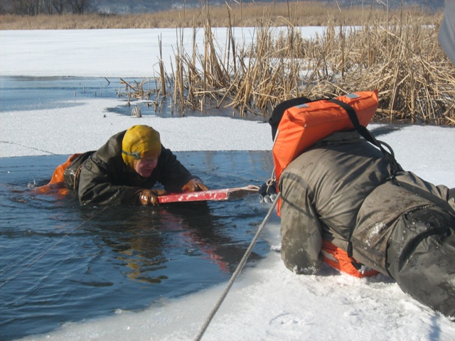 МЧС и ОСВОД Могилевской области напоминают о возможных серьезных последствиях выхода на тонкий лед