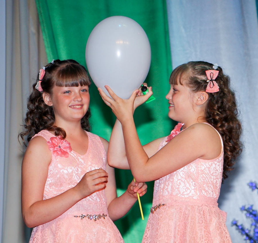 Районный фестиваль близнецов и двойняшек “Похожие непохожести” прошел в Кировске