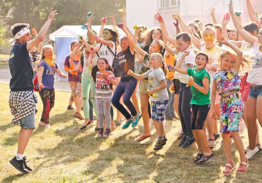 В Кировске прошел фестиваль красок БелХоли! Кировск-2018
