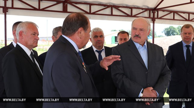 Лукашенко требует немедленно заняться развитием Белыничского района