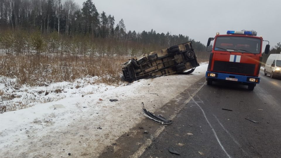 В Кировском районе после лобового столкновения погиб водитель УАЗа