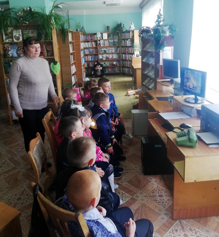 Первоклассники интересно провели время в Глубоковичской сельской библиотеке