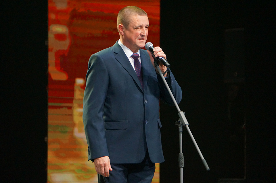 Творчество артистов роднит и объединяет души наших людей — Леонид Заяц