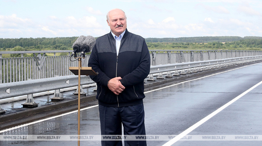 Александр Лукашенко открыл мост через реку Сож в Славгородском районе