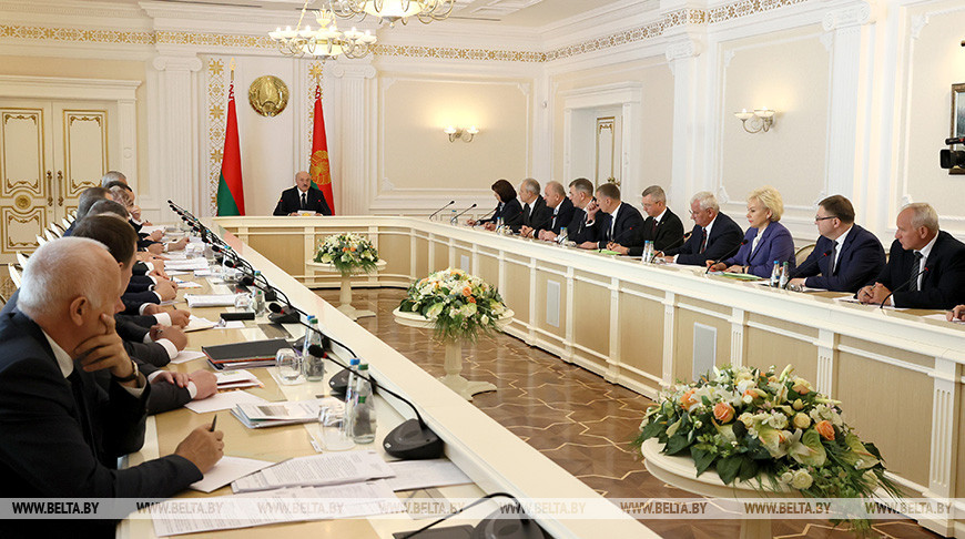 Зарплаты, занятость, цены – Александр Лукашенко ориентирует правительство на решение значимых для общества вопросов
