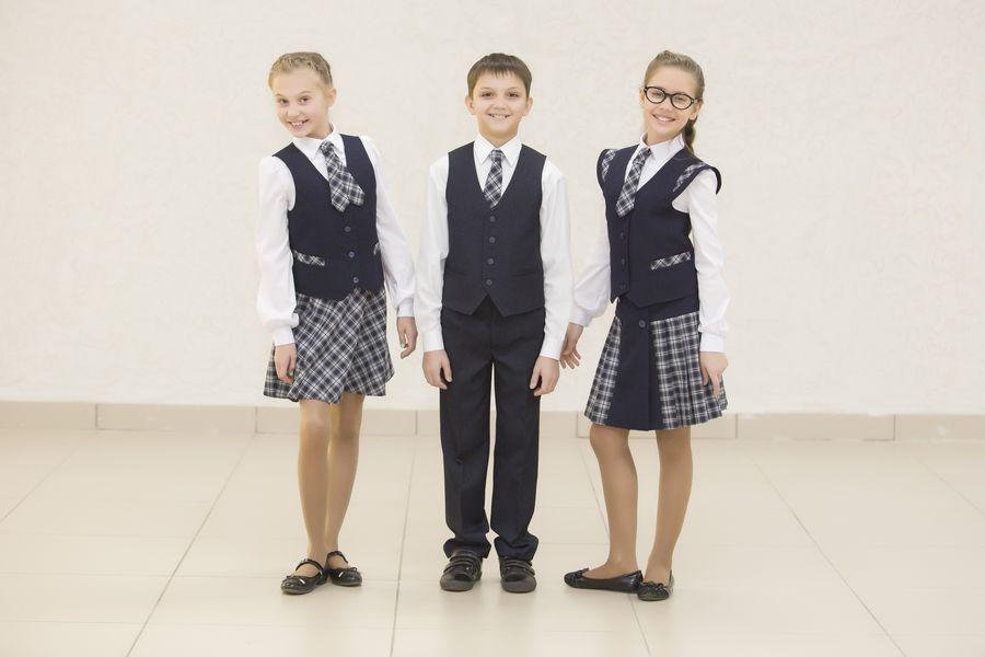Минобразования: во всех школах рекомендуется придерживаться делового стиля одежды