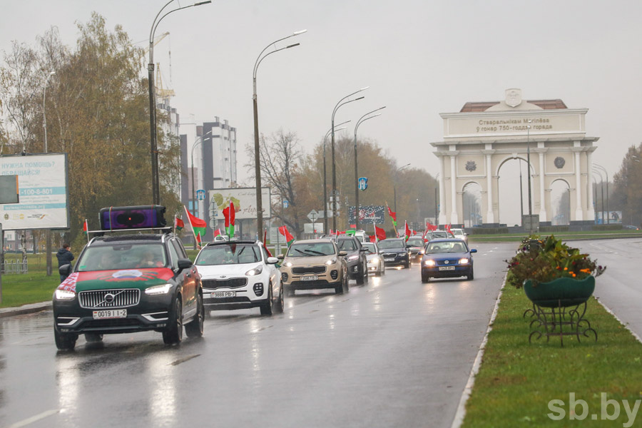 Автопробег «За единую Беларусь!» завершился возложением цветов на Буйничском поле