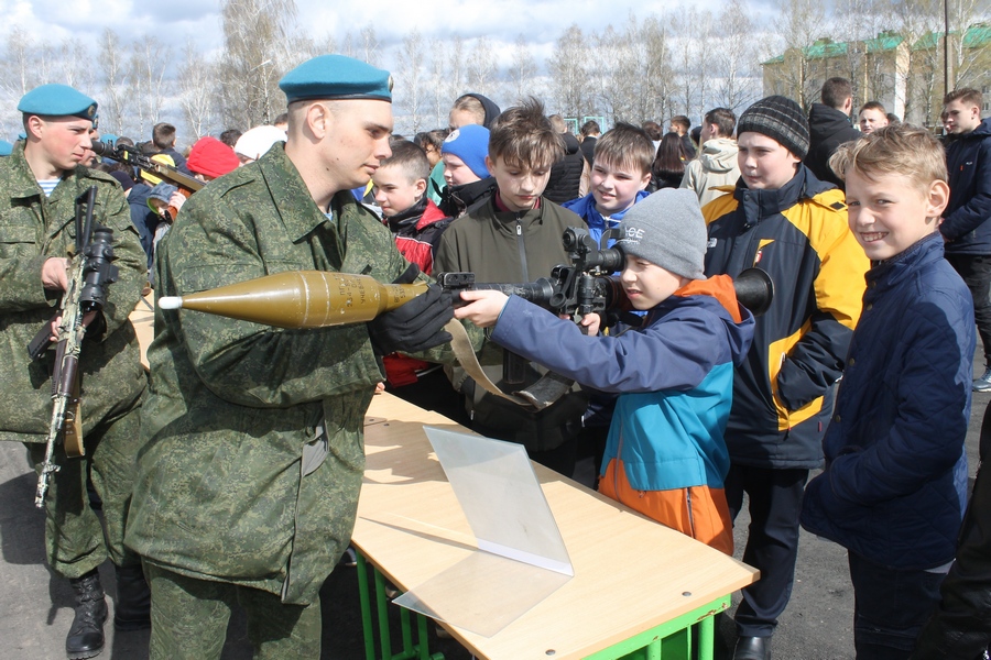 Спецназовцы из Марьиной Горки побывали в гостях у кировских школьников
