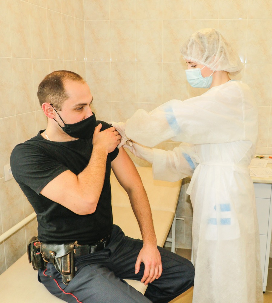 Вакцинация от коронавирусной инфекции продолжается в Кировском районе