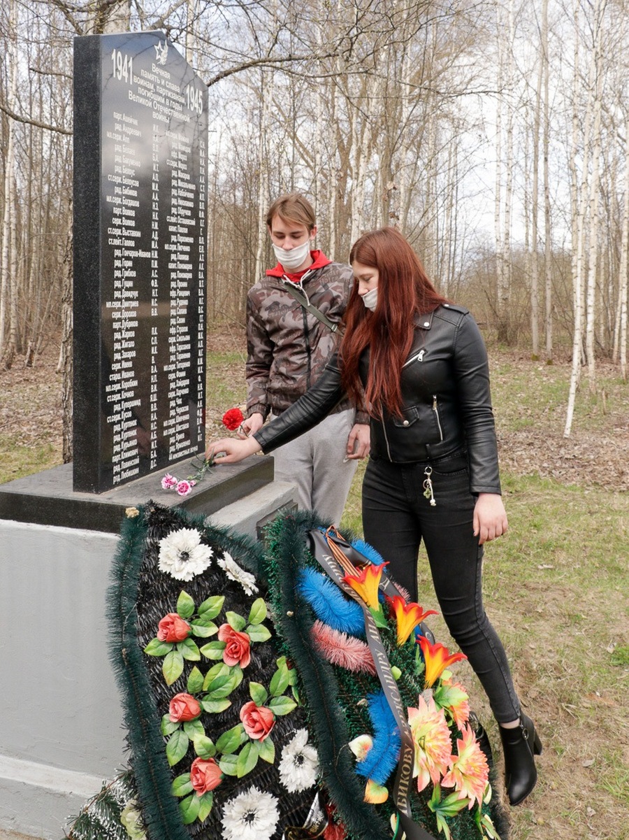Учащиеся Жиличского сельхозколледжа в ходе патриотической акции посетили памятные места