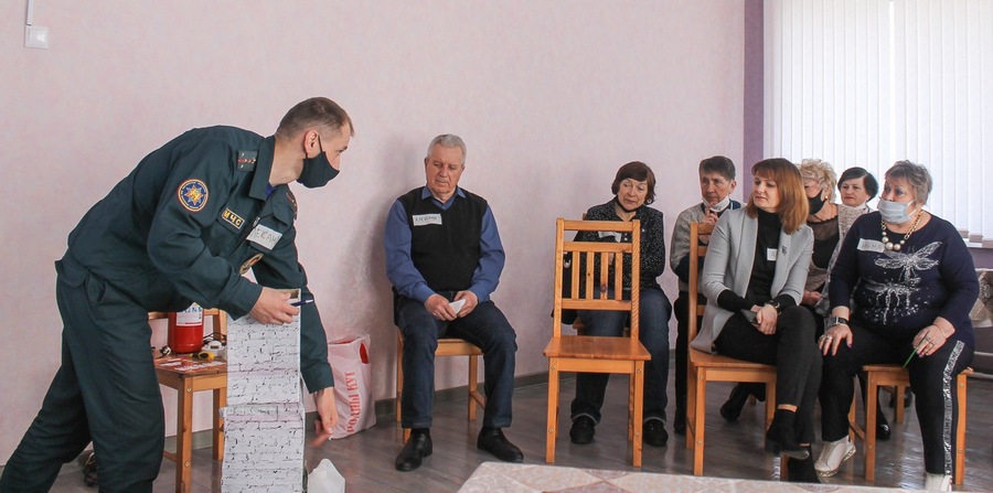 Обучающее мероприятие на тему безопасности и здорового образа жизни прошло на базе Кировского РЦСОН