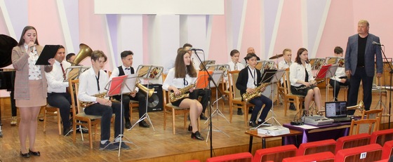 В ДШИ г.Кировска зрители от всей души аплодировали учащимся классов духовых и ударных инструментов