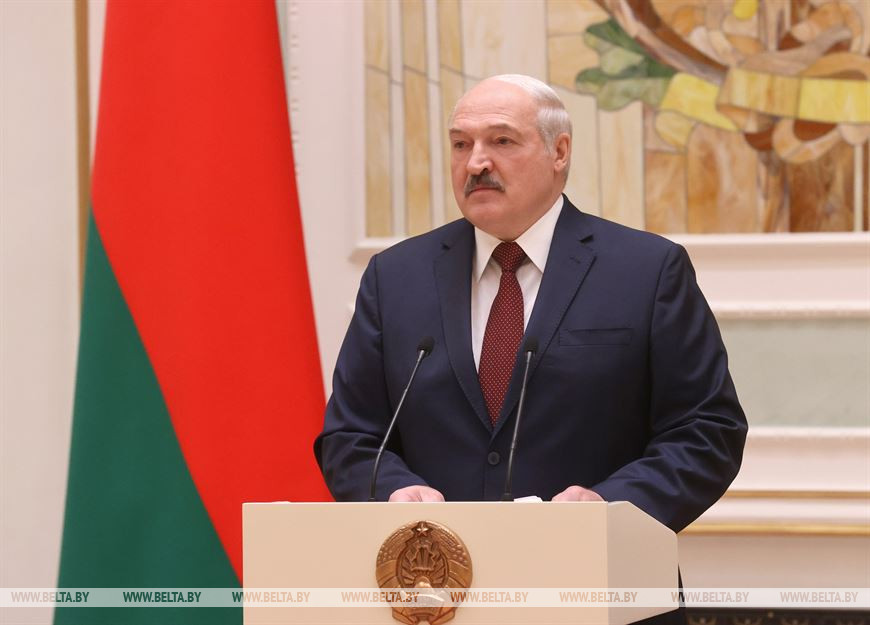 “Главной опорой государства был и всегда будет человек труда” – Александр Лукашенко вручил госнаграды