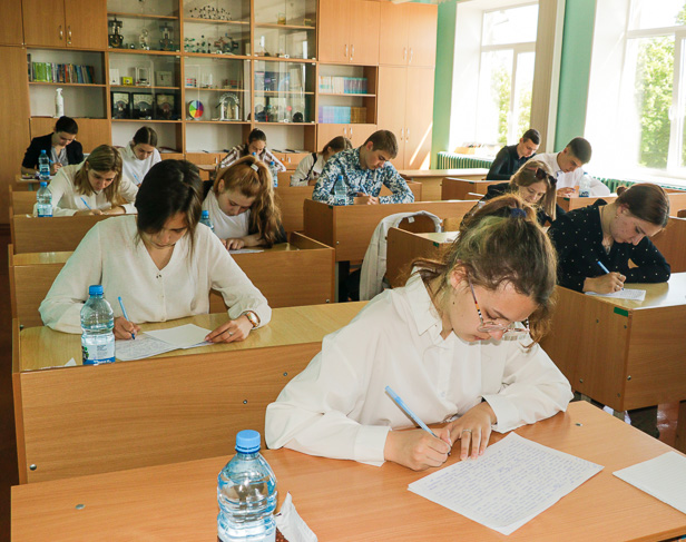 У школах Кіраўшчыны працягваюцца выпускныя экзамены…