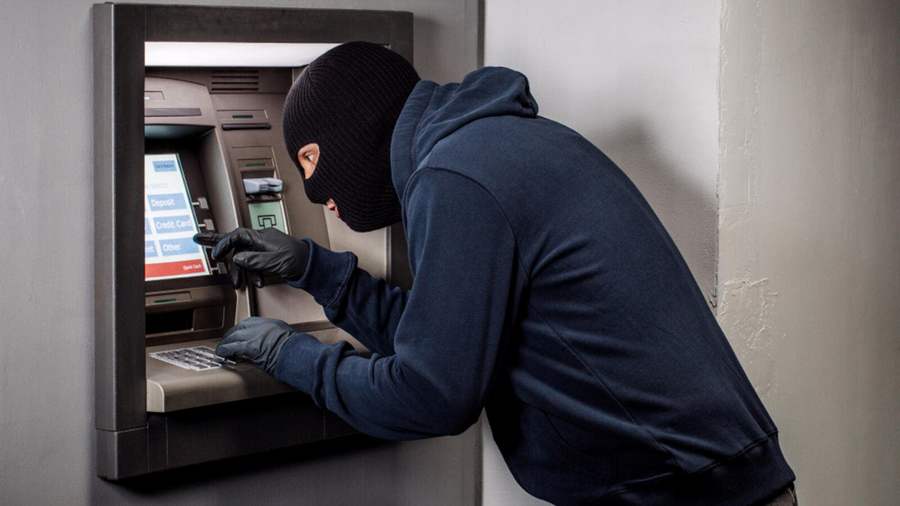 Хищение денежных средств с банковской карточки – уголовное преступление