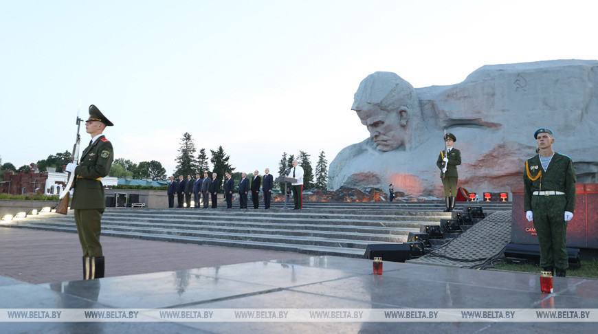Лукашенко в Брестской крепости: мы родную землю и суверенитет никому не отдадим