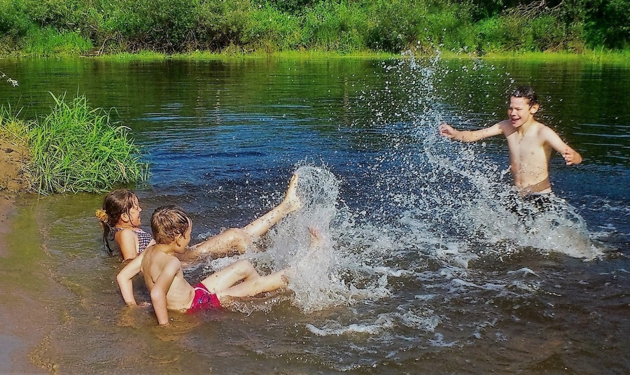 О правилах безопасного поведения на воде напоминает Кировская районная инспекция природных ресурсов и охраны окружающей среды
