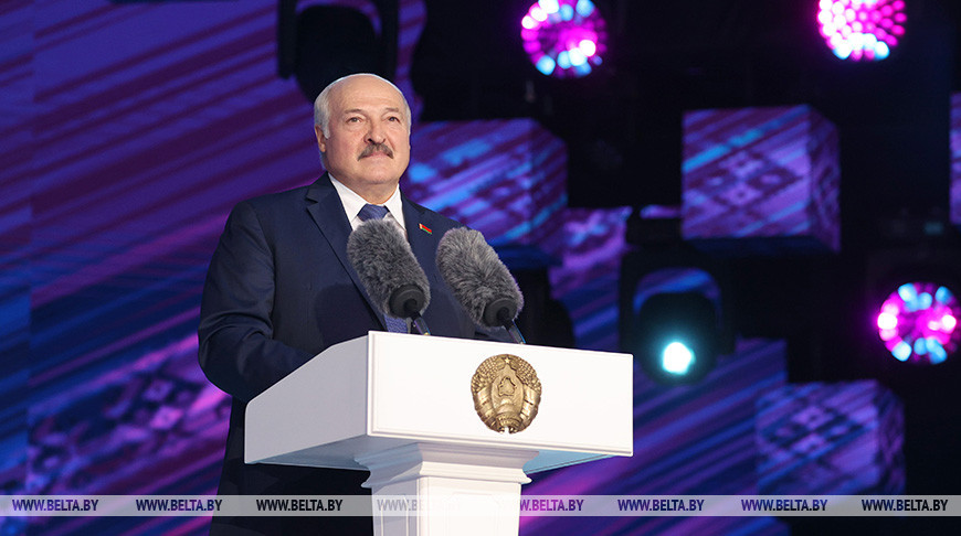 Лукашенко: “Славянский базар” стал одним из символов становления независимой Беларуси