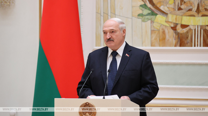 Начало новой традиции. Александр Лукашенко в преддверии Дня народного единства вручил госнаграды
