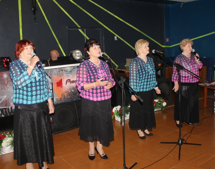 Золотому октябрю была посвящена встреча женских клубов при Кировском РДК