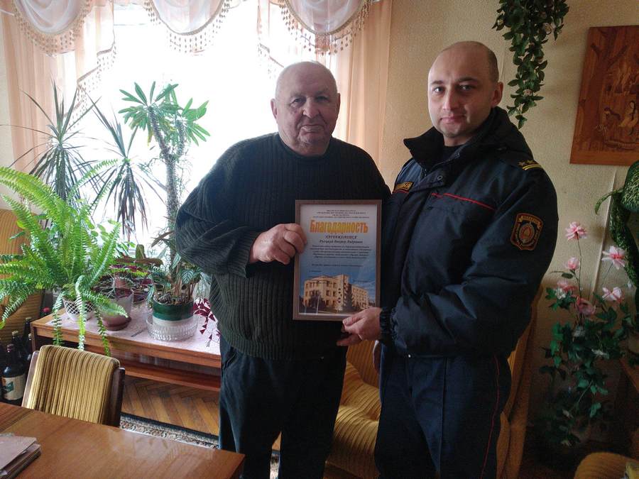 Сотрудники Кировского РОВД поздравили ветерана райотдела милиции с Днем пожилых людей