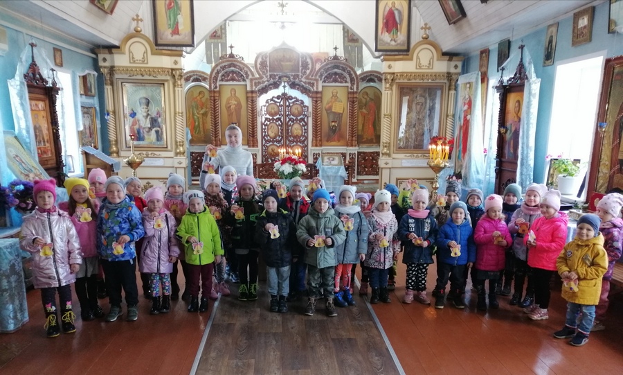 Воспитанники яслей-сада №4 Кировска посетили с экскурсией Свято-Покровскую церковь