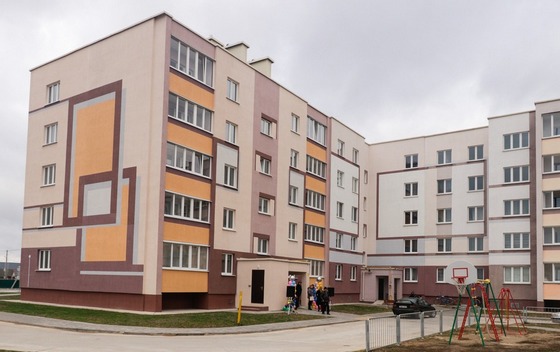 В Кировске многодетным семьям торжественно вручены ключи от новых квартир