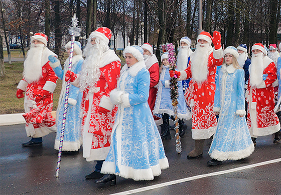 В Кировске прошел традиционный парад Дедов Морозов