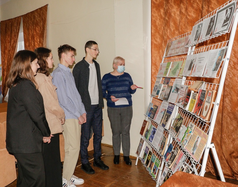 Для школьников райцентра в Кировском РДК проведен устный журнал к Международному дню борьбы со СПИДом