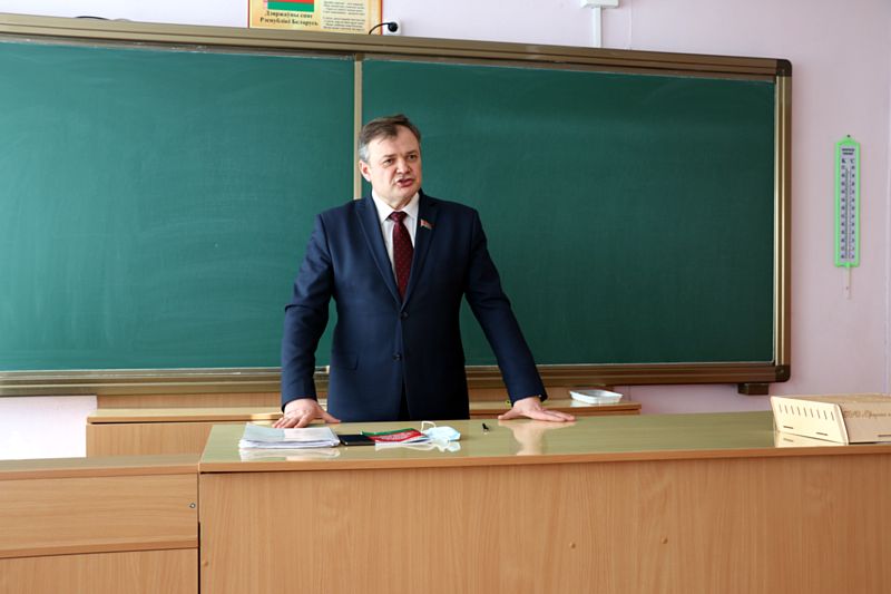 Депутат Палаты представителей Национального собрания Республики Беларусь Владимир Гацко провел встречи в трудовых коллективах