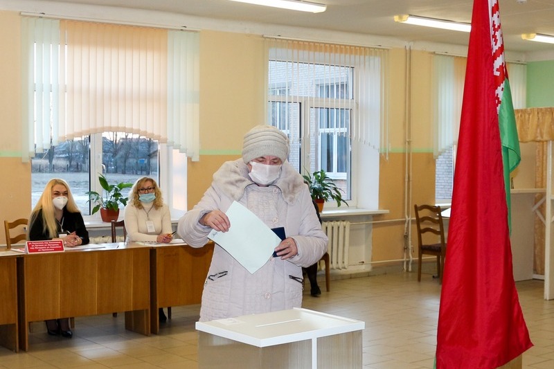 «Отдал голос за Конституцию будущего» – на Кировском участке для голосования №3