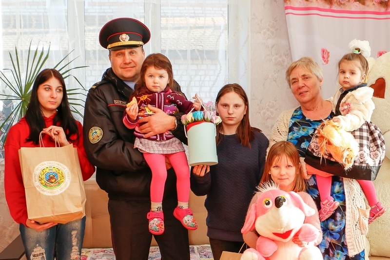 Подарки для воспитанников детского дома семейного типа – от Кировского отделения охраны