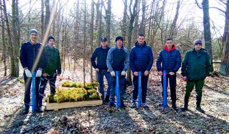 Сотрудники Кировского отделения Департамента охраны приняли участие в акции “Неделя леса”