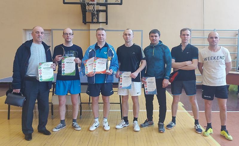 В районных соревнованиях по настольному теннису победила команда ФСК Кировского района