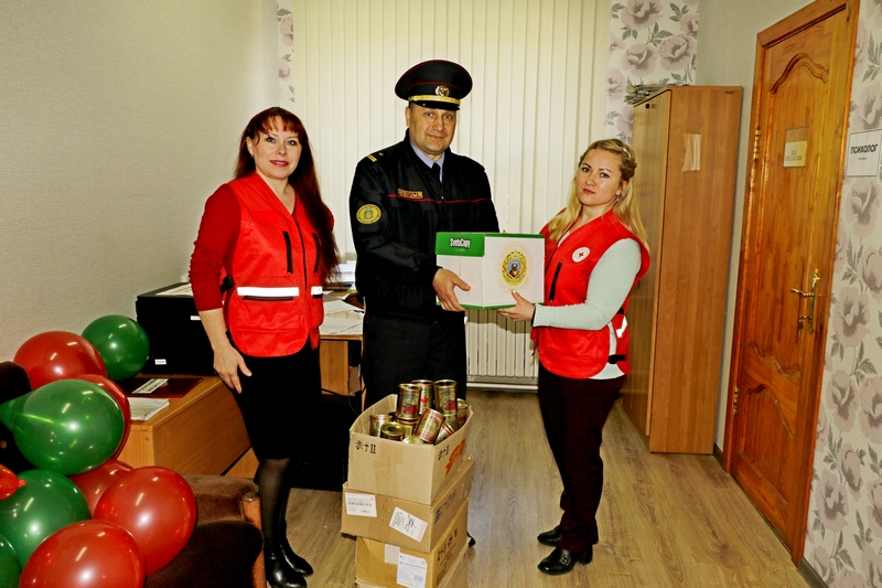 Сотрудники Кировского отделения Департамента охраны присоединились к акции по сбору гуманитарной помощи жителям Донбаса