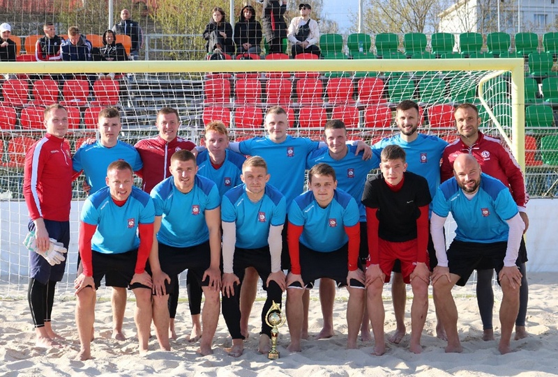 Кировские пляжные футболисты победно вошли в новый сезон