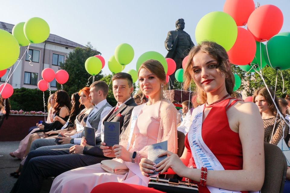 В Кировске торжественно прошел районный выпускной вечер
