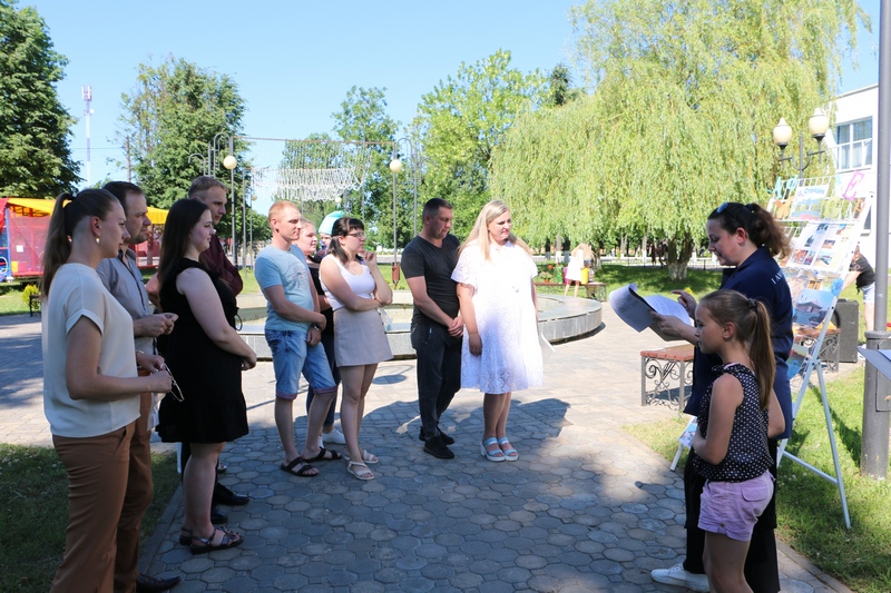 Квест-путешествие для молодых семей прошло в городском парке г. Кировска