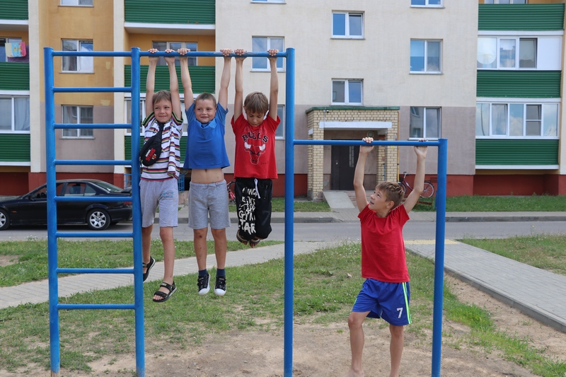 Кировчане благоустраивают дворы и детские площадки
