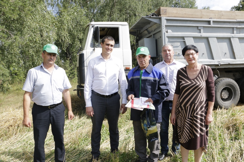 Водитель Кировского РАПТС Виталий Васильков перевез тысячу тонн зерна нового урожая!
