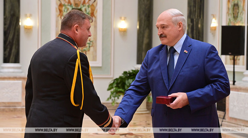 Александр Лукашенко: мы выстояли и потому живем в мирной стране, но расслабляться пока рано