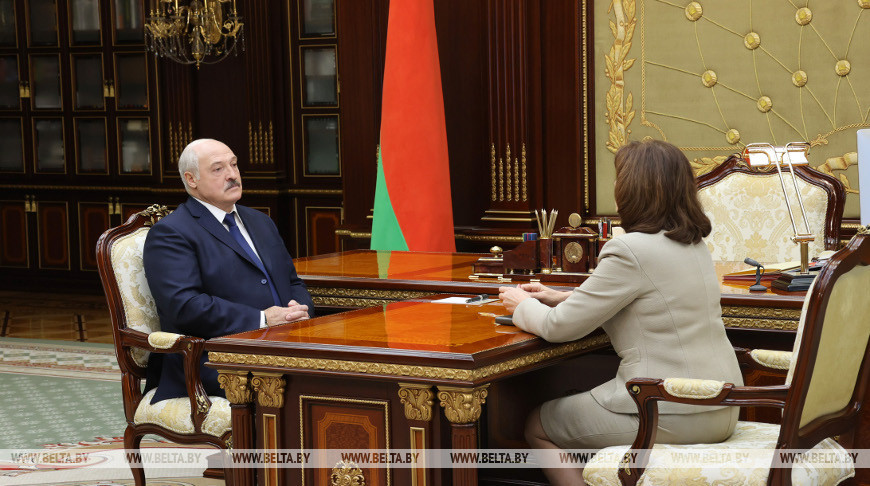 “Что говорит народ?” Александр Лукашенко провел рабочую встречу с Натальей Кочановой