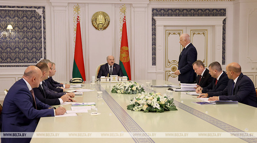 Александр Лукашенко ждет “виртуозной логистики” от Минтранса и правительства