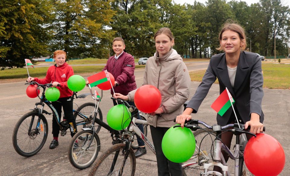 Традиции и спорт объединяют: на Кировщине прошел велопробег по агрогородкам «В единстве сила»